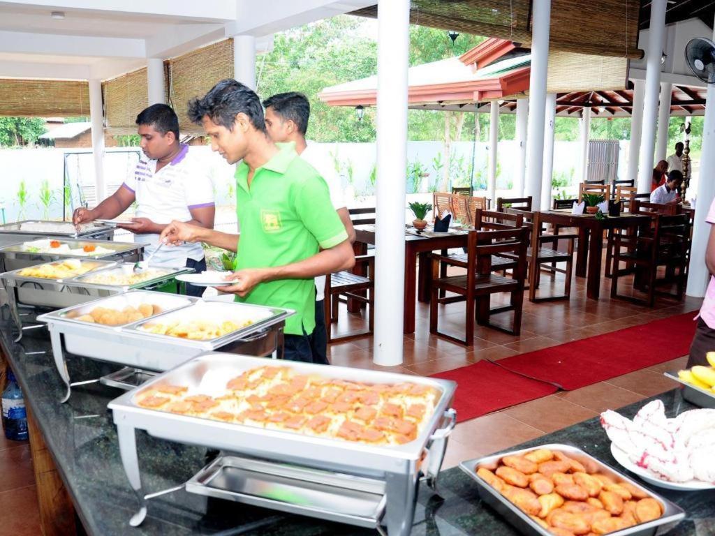 Hotel Sihilro Regency Udawalawe Exterior foto