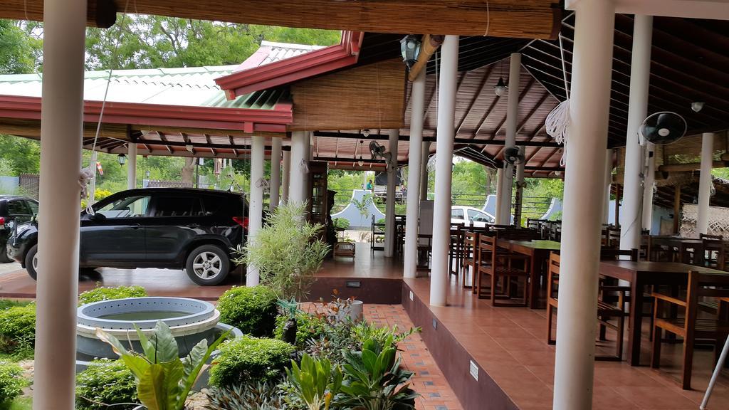 Hotel Sihilro Regency Udawalawe Exterior foto