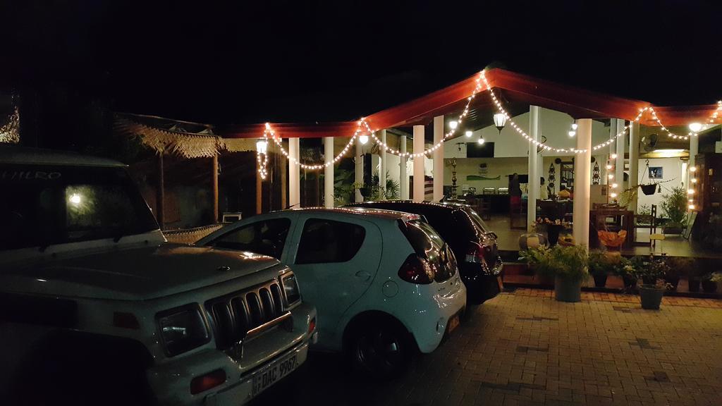 Hotel Sihilro Regency Udawalawe Exterior foto
