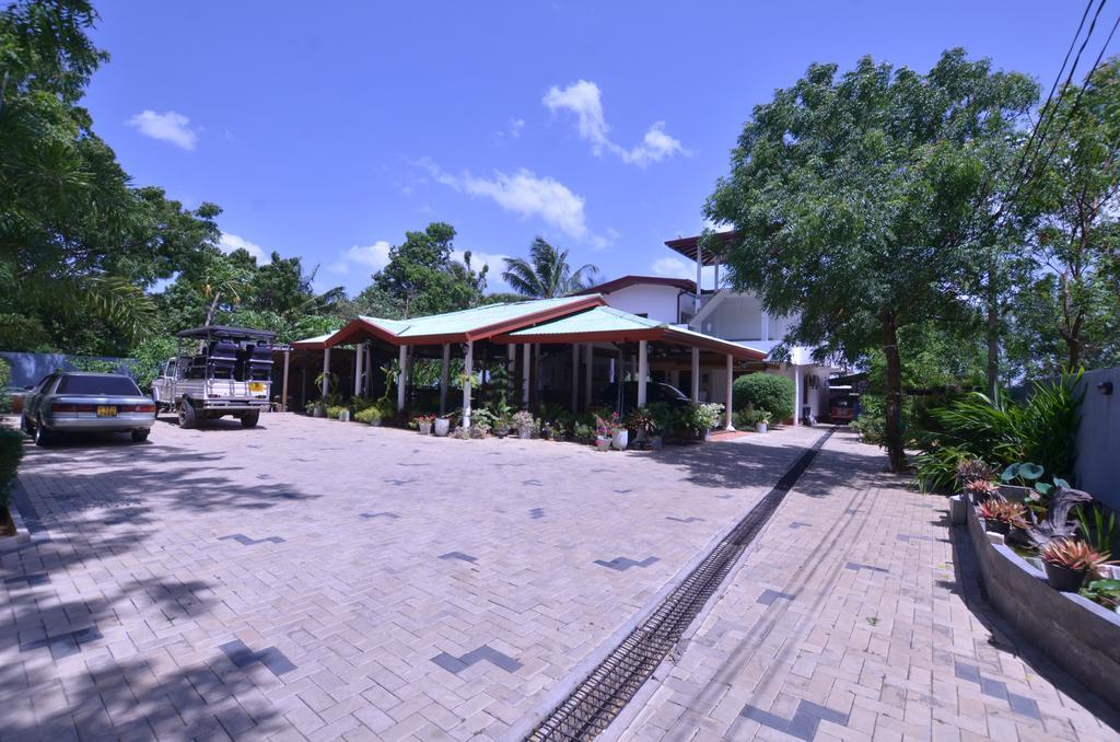Hotel Sihilro Regency Udawalawe Exterior foto