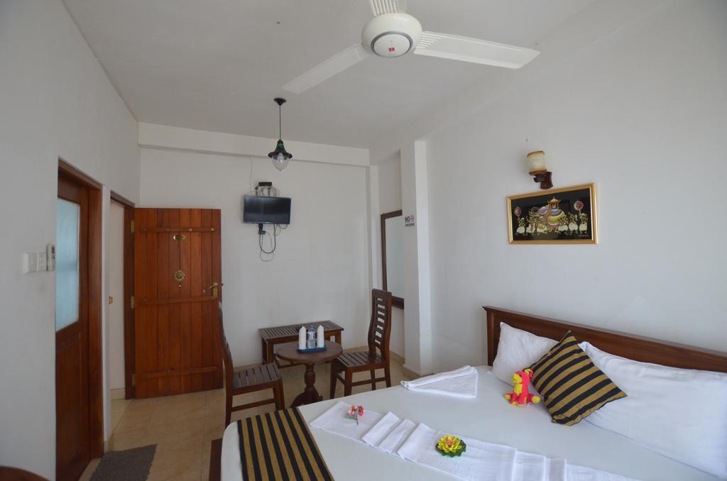 Hotel Sihilro Regency Udawalawe Exterior foto